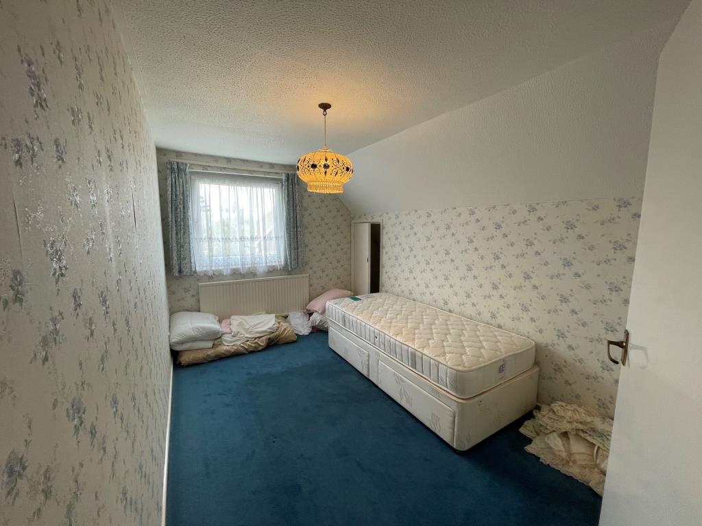 Lot: 118 - CHALET BUNGALOW FOR STRUCTURAL REPAIR - Bedroom two